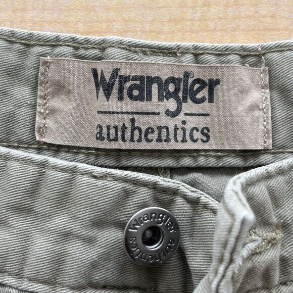 Wrangler Other - Wrangler Authentics Mens Size 42 Cargo Shorts Beige 100% Cotton ZM6LSBH